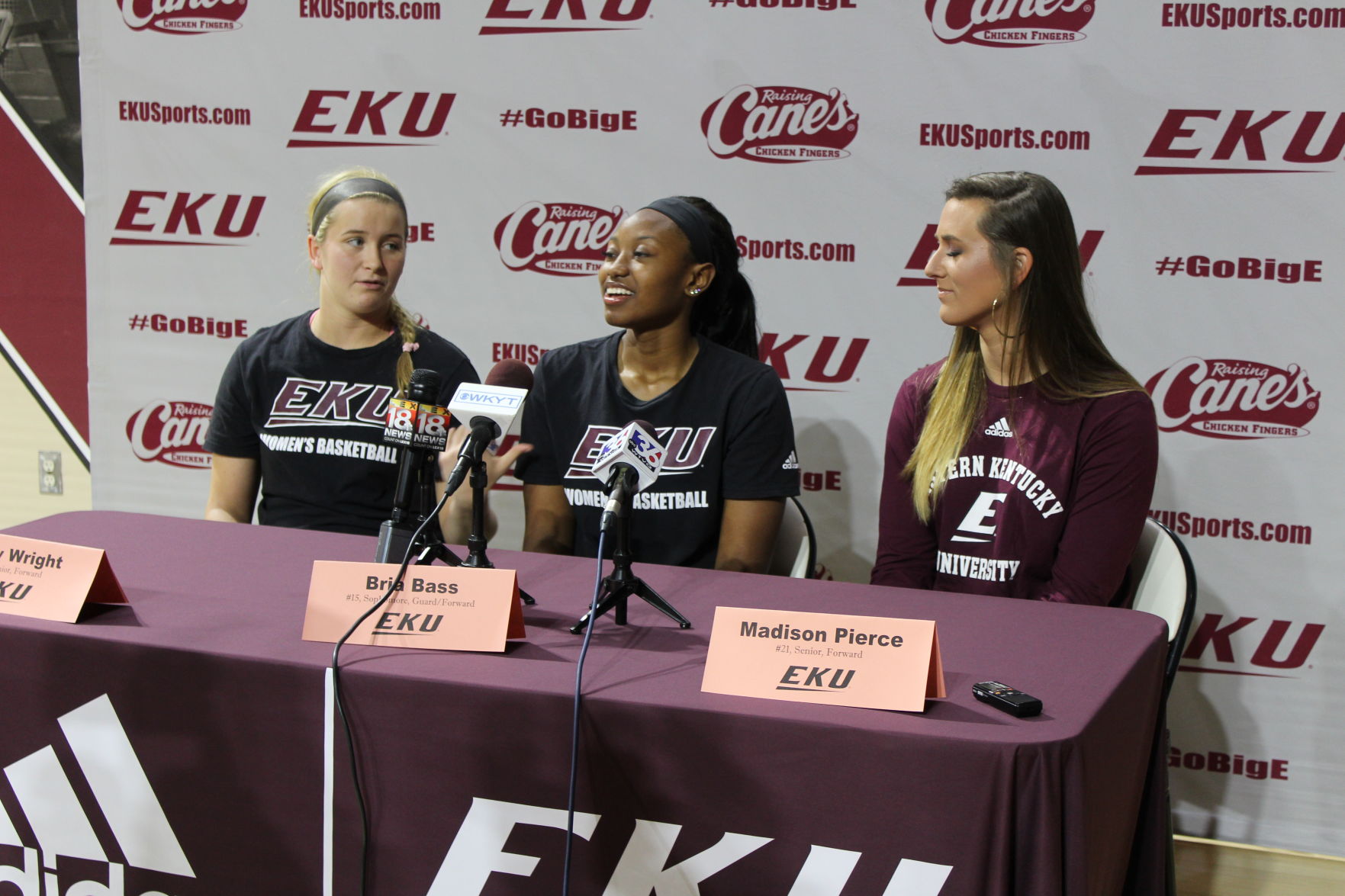 EKU women's basketball players